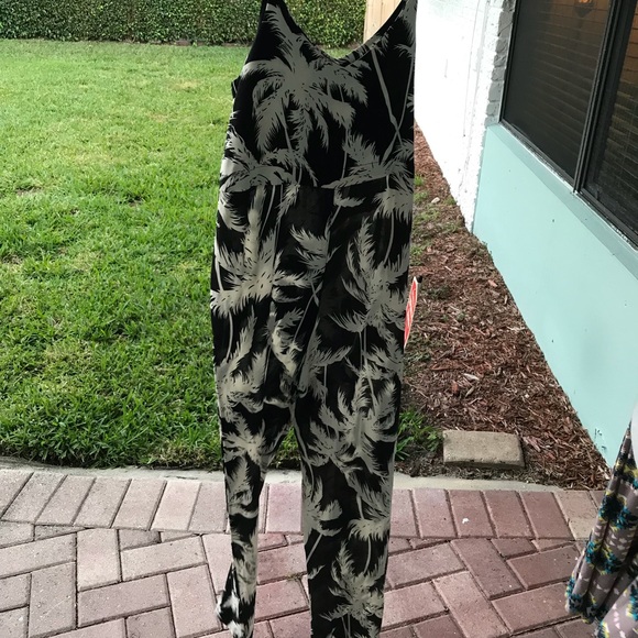 Dresses and pant outfit - Picture 8 of 8